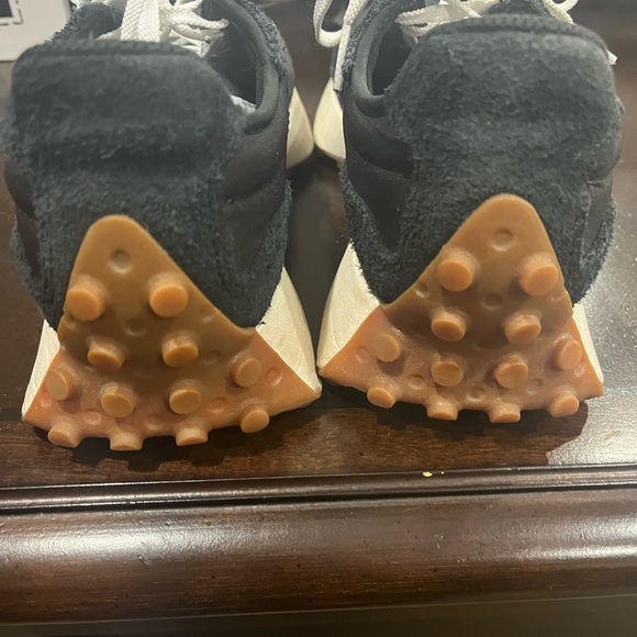 New Balance 327 Black and White Athletic Shoes - Picture 9 of 11